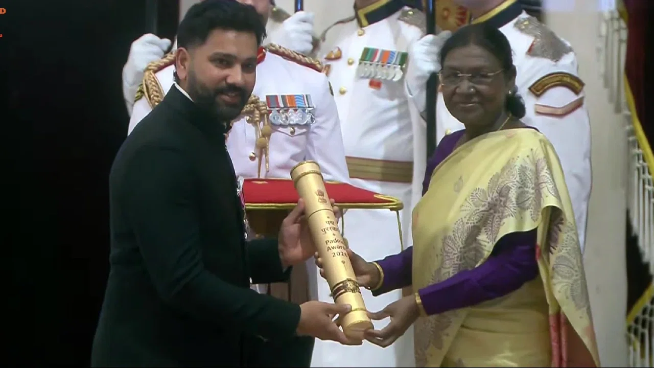 Watch: Rohit Sharma honoured with Padma Shri; joins Virat Kohli in exclusive list of Indian cricketers Watch: Rohit Sharma honoured with Padma Shri; joins Virat Kohli in exclusive list of Indian cricketers