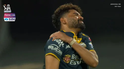 Mohammed Siraj RULED OUT? GT pacer suffers nasty shoulder injury during Qualifier 2 vs RR