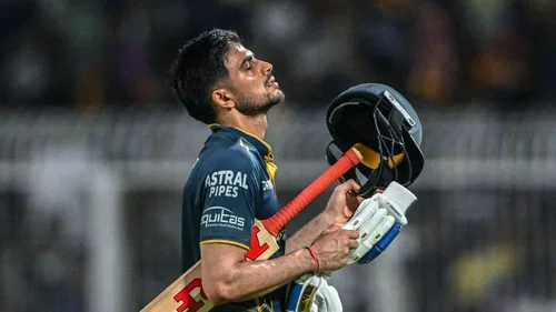 "STINKER ON THE BIGGEST STAGE": Shubman Gill blasted by fans after another flop show in a Final at Ahmedabad
