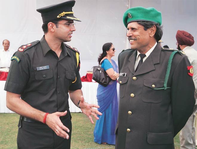 Sachin-Pilot-and-Kapil-Dev-In-Army