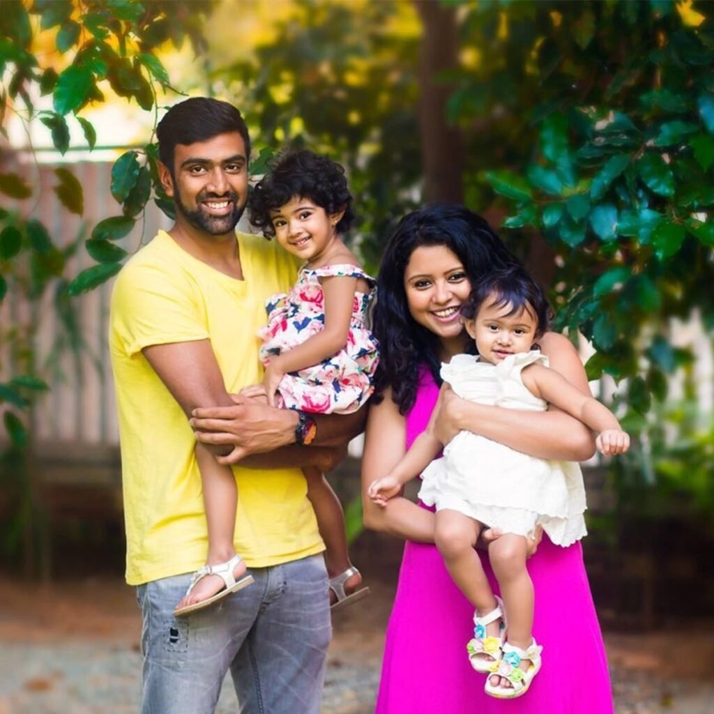 Ravichandran Ashwin with his wife Prithi Narayanan and their children (Photo- Instagram)