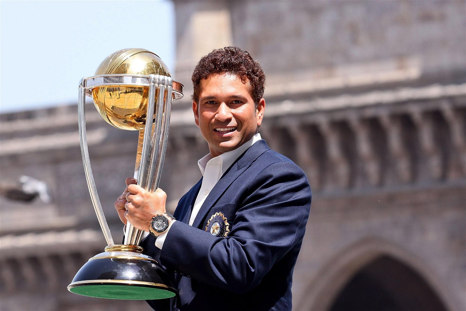 Sachin Tendulkar with the 2011 World Cup Trophy (Photo-Getty)