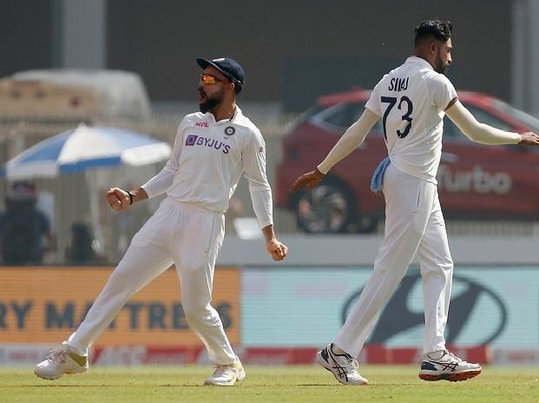 Mohammed Siraj, VIrat Kohli.