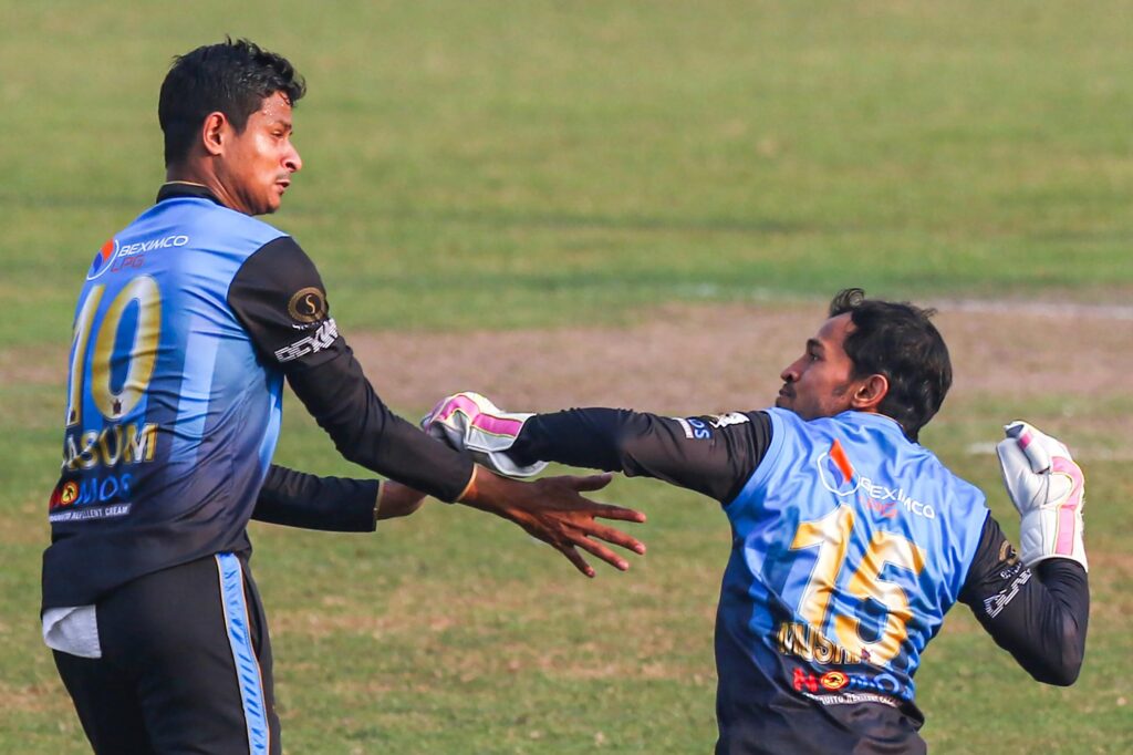 Rahim slapping teammate