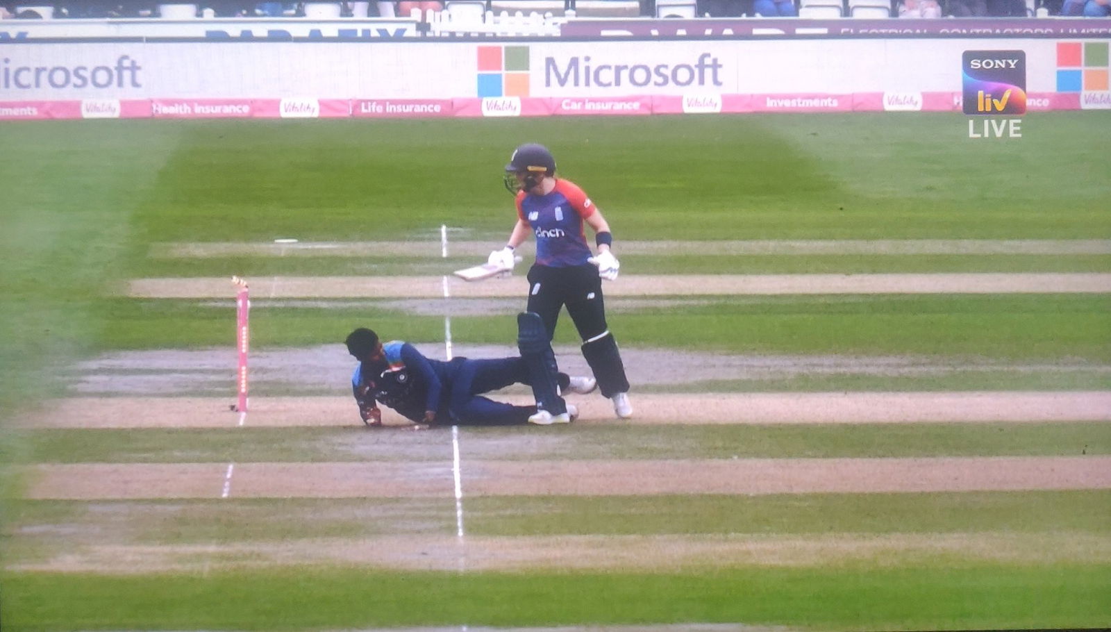 Watch: Heather Knight's Bizarre Run-Out In The Second T20I Against India Sparks Controversy