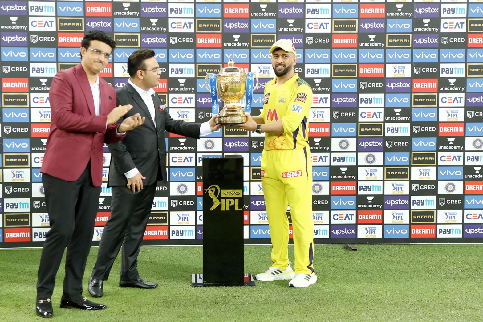 MS Dhoni receives IPL 2021 trophy, BCCI, IPL