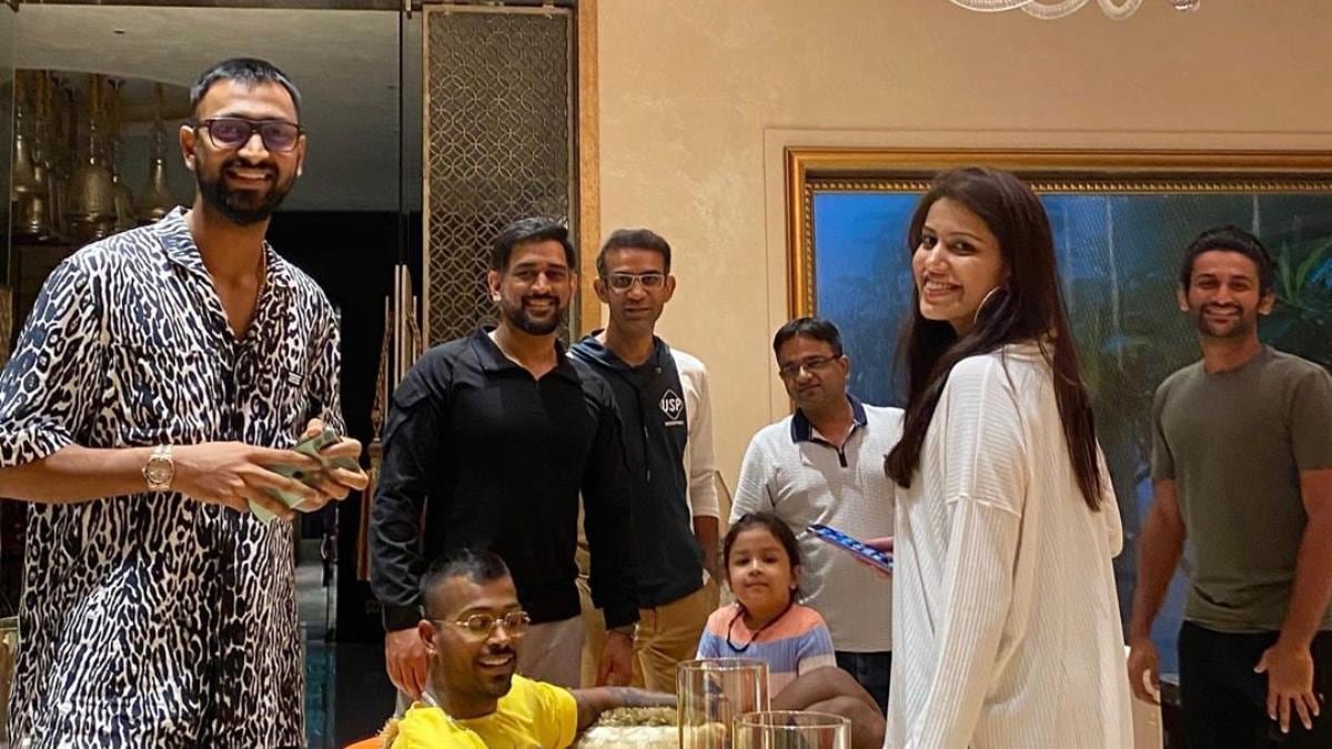 Hardik and Krunal Pandya with MS Dhoni and his family.Photo- Instagram