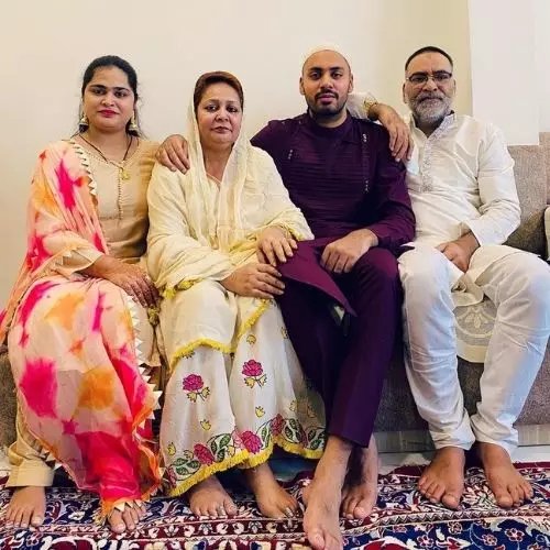 Avesh Khan with his family. Photo- Instagram