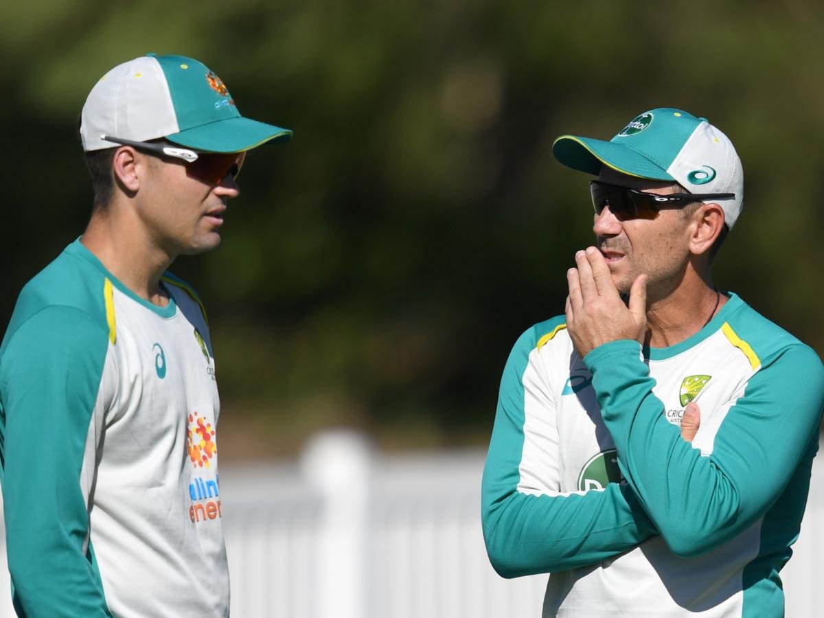 Alex Carey (left) and Australian coach Justin Langer (right) are seen during an Australian Cricket Team training session. (AAP Image/Darren England)