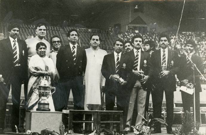 Lata Mangeshkar with 1983 World Cup winning team. PHoto- The Hindu