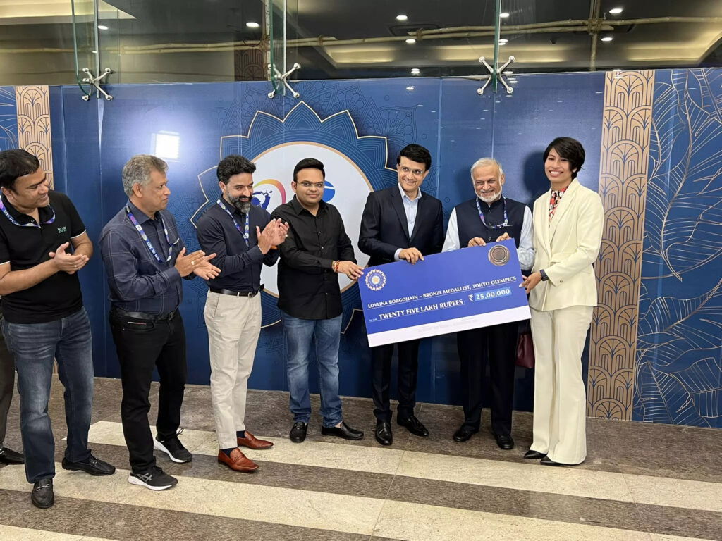 Lovlina Borgohain receives a cash prize from Brijesh Patel, Sourav Ganguly and Jay Shah. Photo- BCCI