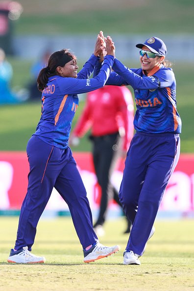TAURANGA, NEW ZEALAND - MARCH 06: Rajeshwari Gayakwad (L) and Smriti Mandhana of India celebrate after taking the wicket of Javeria Khan of Pakistan during the 2022 ICC Women's Cricket World Cup match between Pakistan and India at Bay Oval on March 06, 2022 in Tauranga, New Zealand. (Photo by Phil Walter-ICC/ICC via Getty Images)