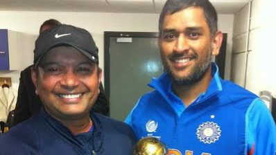 Ramji Srinivasan, MS Dhoni. Image: Twitter