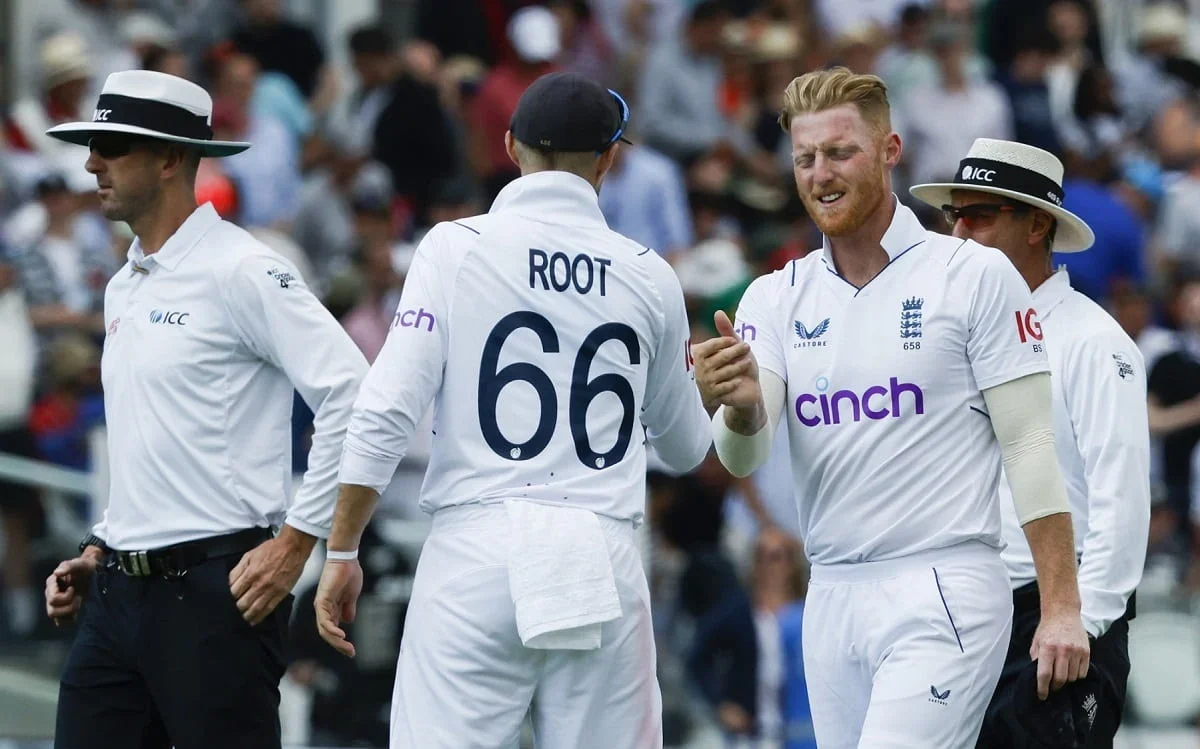 Current England captain Ben Stokes with former skipper Joe Root (Image Credits: Twitter)