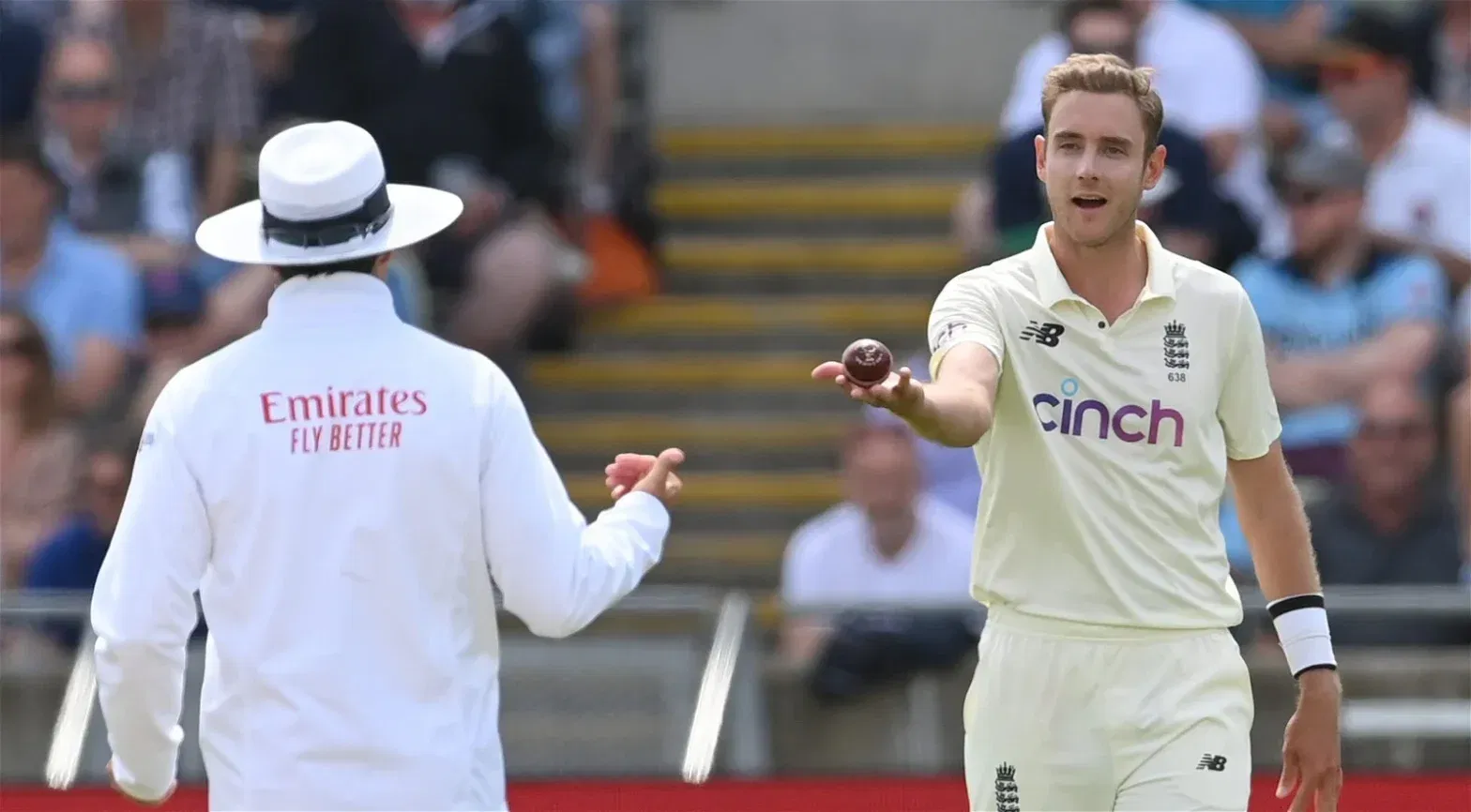 Stuart Broad and Umpire Richard Kettleborough (Image Credits: Twitter)