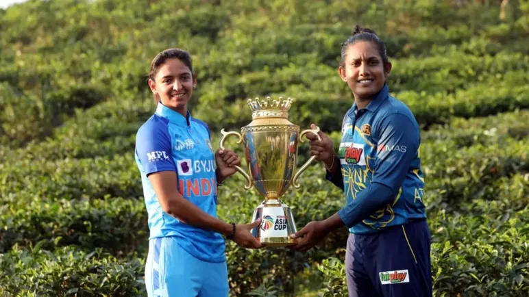 Harmanpreet Kaur and Chamari Athapattu