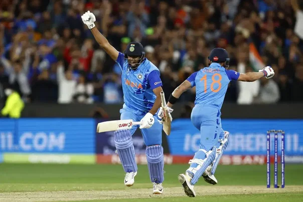 Ravichandran Ashwin and Virat Kohli