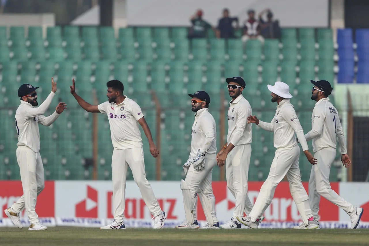 Mohammed Siraj celebrates wicket with his Team-mates(PC-Getty Images)