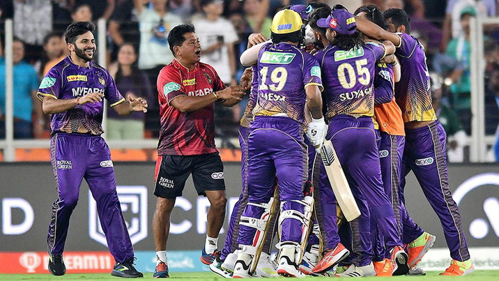 KKR celebrating with Rinku Singh
