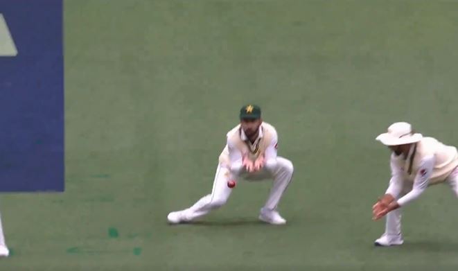 Abdullah Shafique drops David Warner's catch