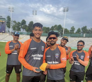 Arshin Kulkarni with Ruturaj Gaikwad