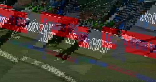 Trent Boult takes a stunning catch in World Cup