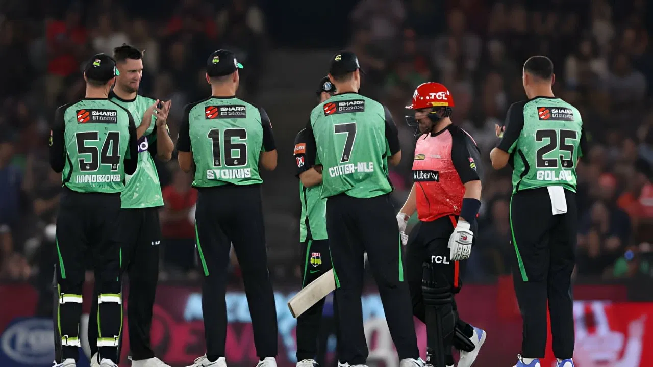 Aaron Finch Gets Guard Of Honor