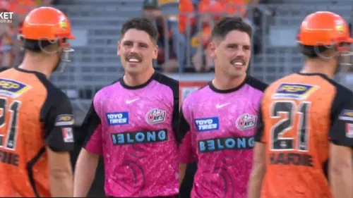 BBL 2023-24: Watch - Ben Dwarshuis Sledges Aaron Hardie After Removing Perth Scorchers Skipper