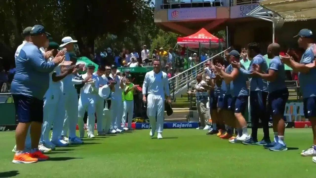 Dean Elgar gets guard of honour in final Test innings