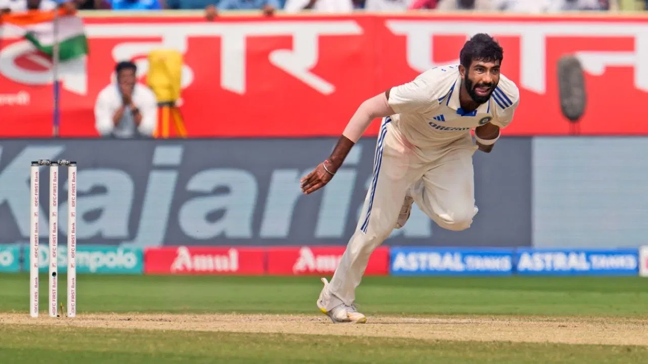 Dale Steyen Hails Jasprit Bumrah For His Ability to Bowl Wicket-Taking Yorkers On Dead Indian Pitches