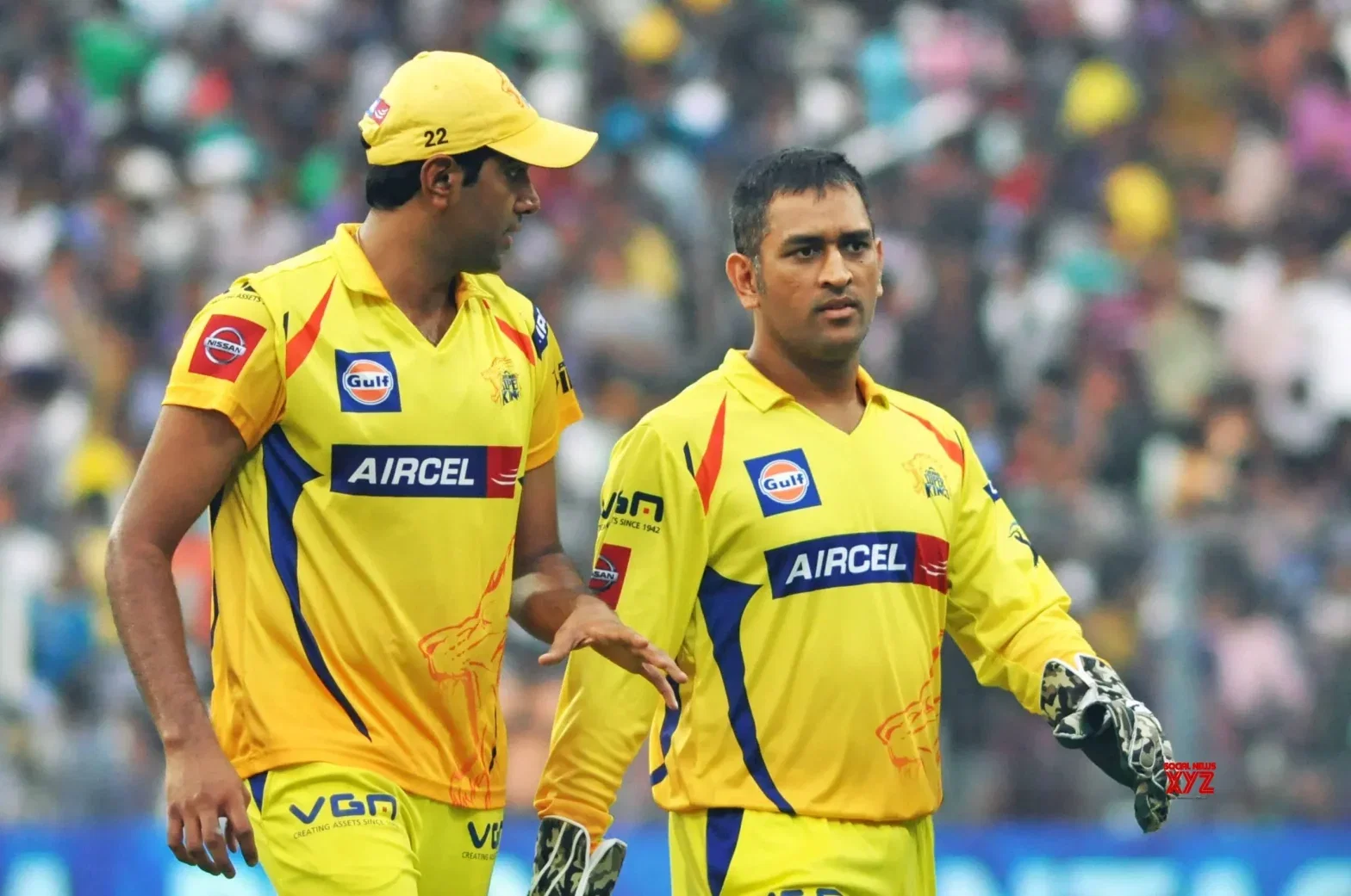 Ravichandran Ashwin and MS Dhoni playing for CSK